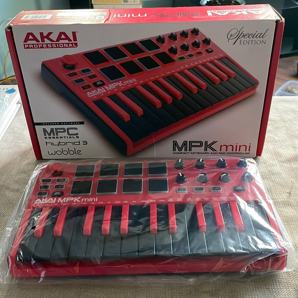 Akai MPK mini keyboard and pad controller